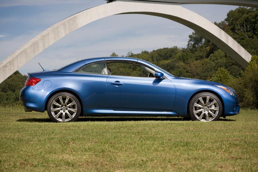  Infiniti G37 Convertible 2010 года  (фото 5 из 5)